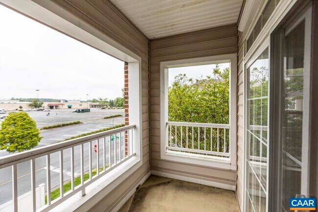 Building Photo - 1051 Glenwood Station Ln