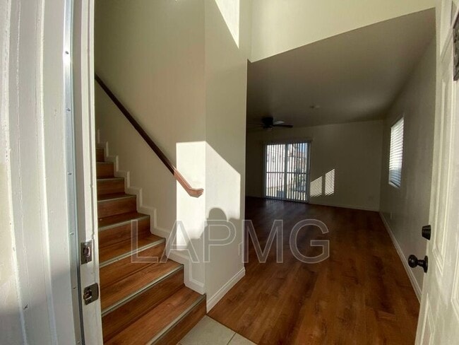 Building Photo - 762 W 21st St