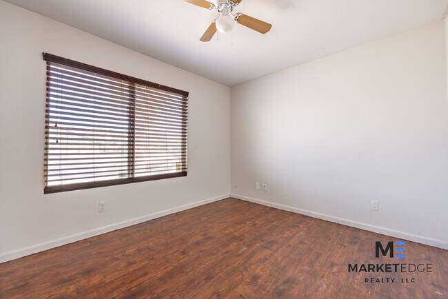 Building Photo - 2 Bed/ 1 Bath at 67th/Van Buren! Move-In R...