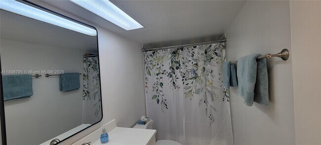 Building Photo - 5401 Collins Ave