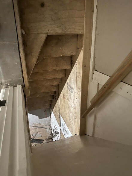 Building Photo - 1683 Walker Ave