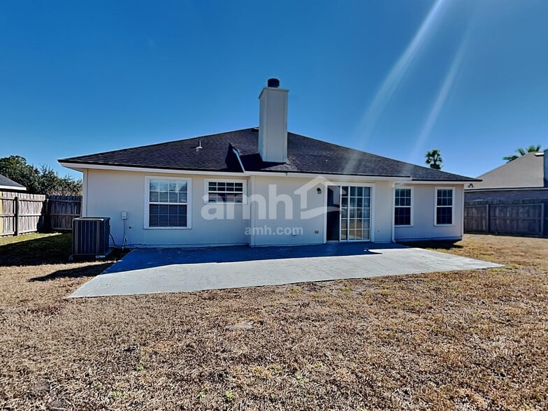 Building Photo - 468 Hillside Dr