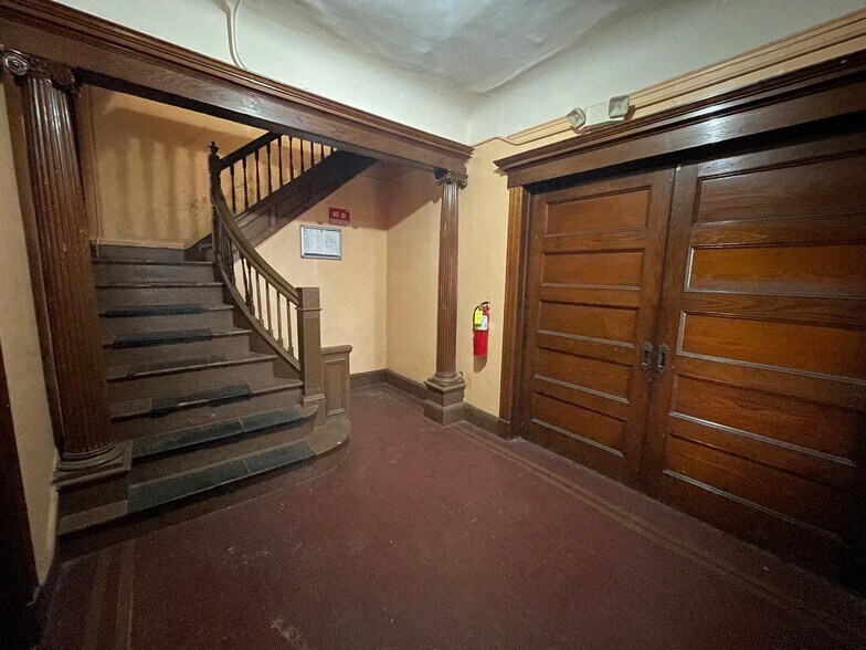 Building Photo - 191 Stiles St