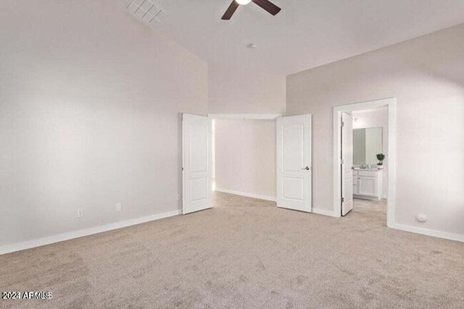 Building Photo - Remodeled 3 Bedroom Beauty!