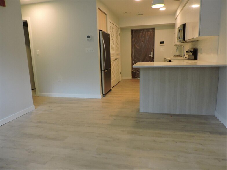 Building Photo - 13 Soden St