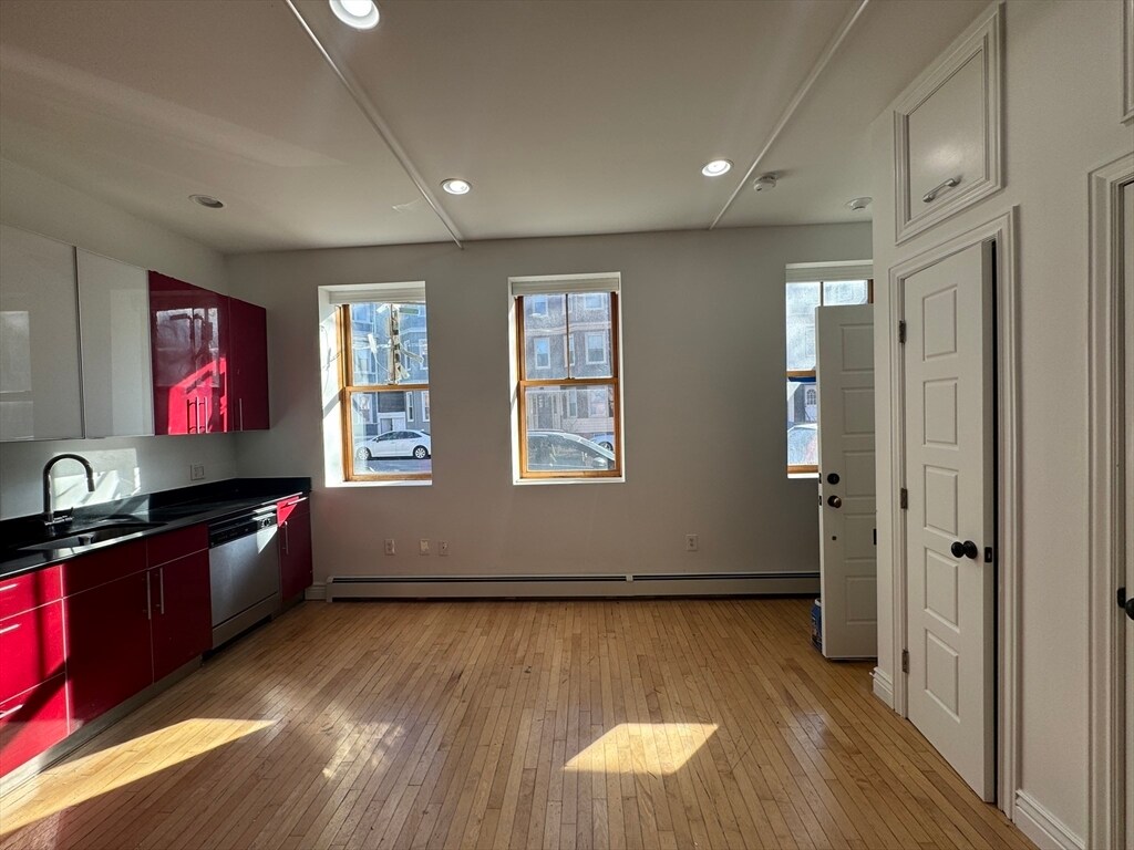 Building Photo - 284 Chelsea St