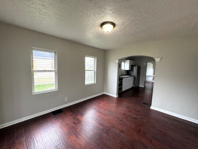 Building Photo - Near Eastside 3 Bedroom 1 Bath