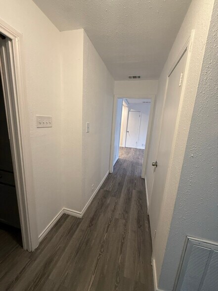 Building Photo - 1406 S 47th St