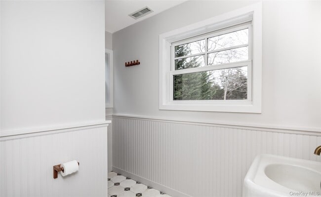 Building Photo - 9 Helens Ln