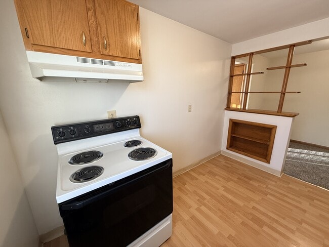 Building Photo - 4760 Holiday Dr