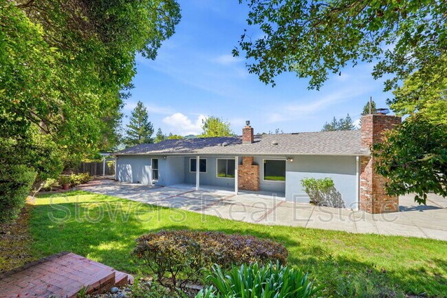 Building Photo - 10 Corte Del Rey