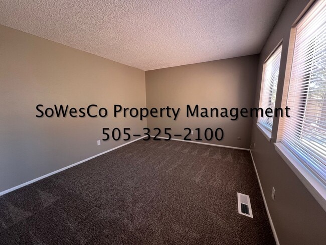 Building Photo - Beautifully Remodeled Condo (with seasonal pool upon availability)