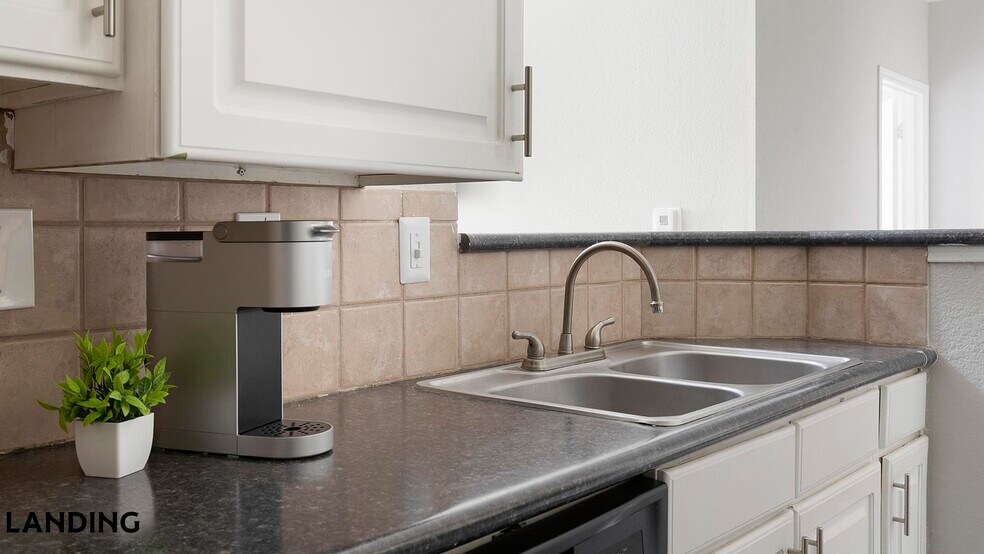 Building Photo - 9835 Fredericksburg Rd