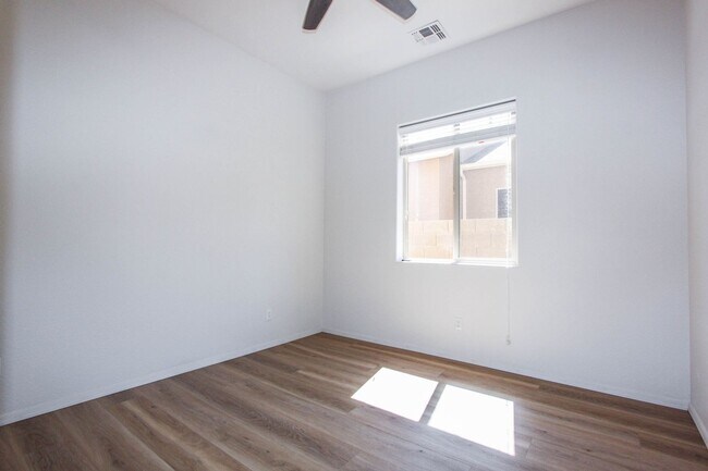 Building Photo - Three Bedroom Granville Home