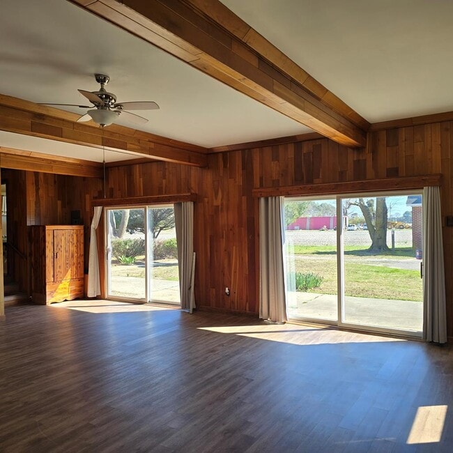 Building Photo - 29093 Arlington Rd