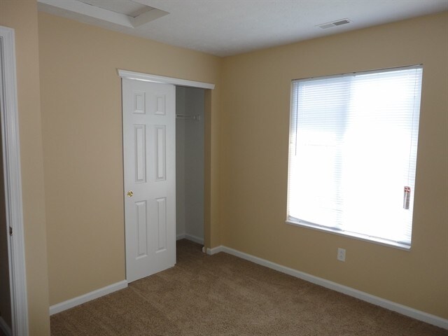 Building Photo - 695 Mountain Pine Dr