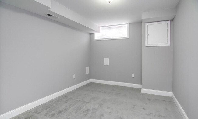 Building Photo - 119 S Conkling St