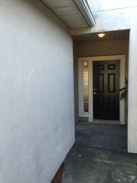 Building Photo - 7759 Playschool Ln