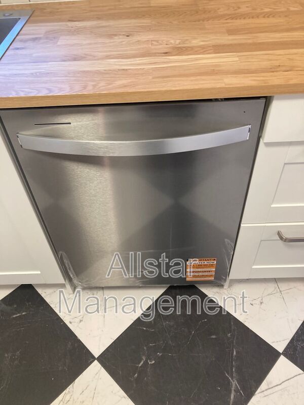 Building Photo - 320 Halle Dr