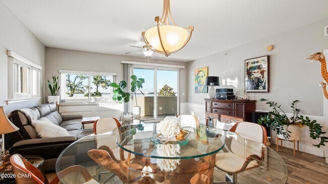 Building Photo - 2400 Grandiflora Blvd