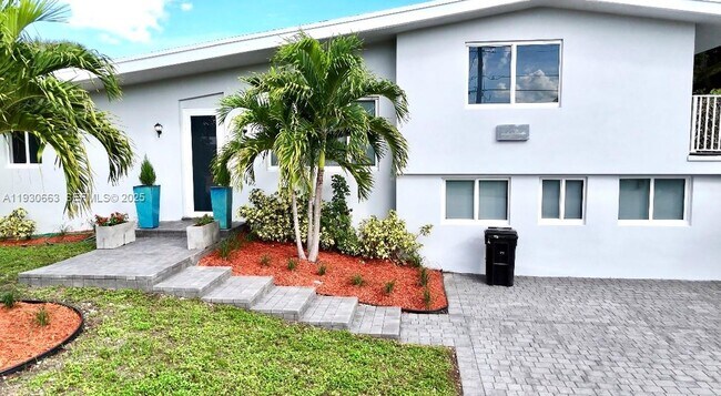 Building Photo - 2536 Flamingo Ln