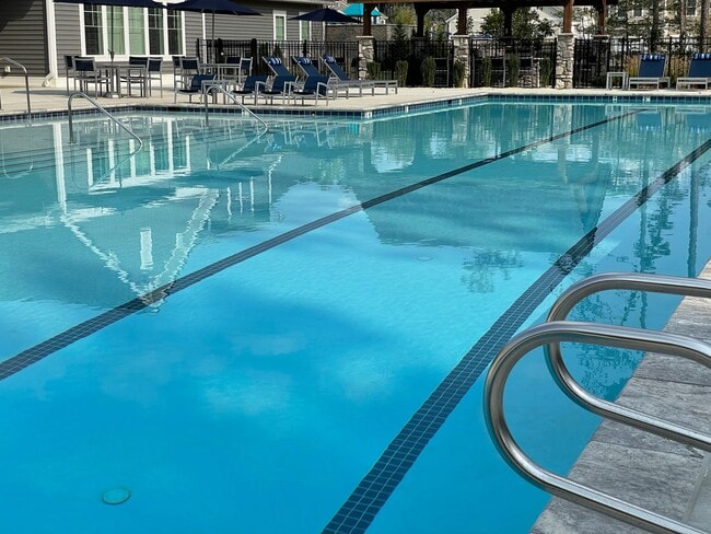 Building Photo - Heron | 3 Bed 2.5 Bath | Garage | 1800 sf | $2726-$2999 | 8, 9, 10, 12, 14, and 15 month lease terms