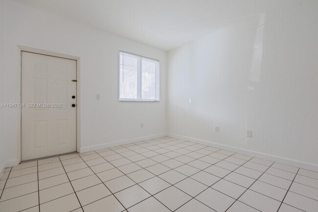 Building Photo - 1663 SE 27th Dr