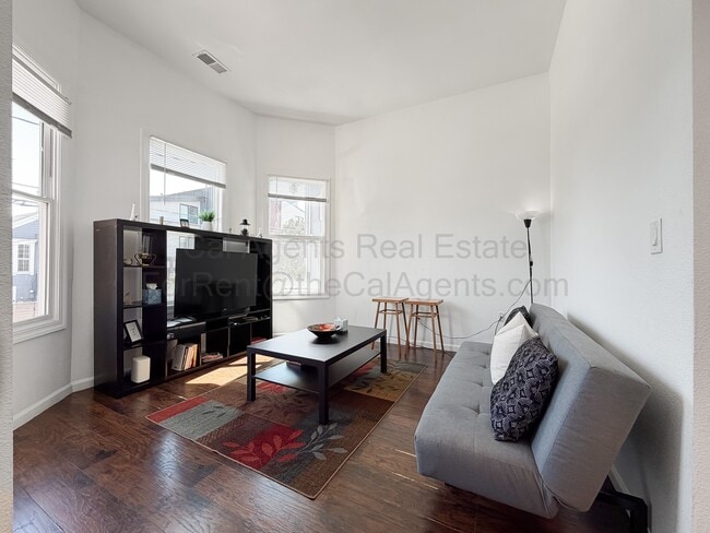 Building Photo - 1532 32nd St