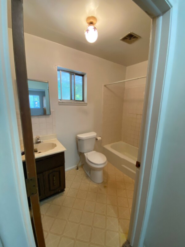 Building Photo - 126 Church St