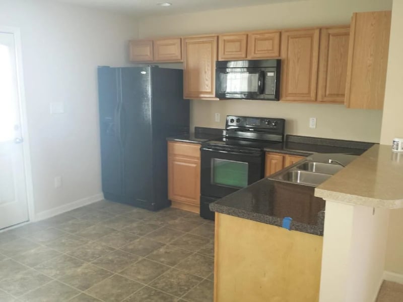 Building Photo - 1905 Serenade Cir