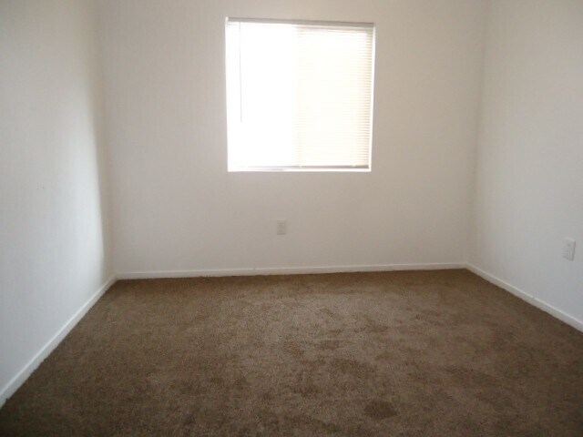 Building Photo - 1986 W Roby Ave