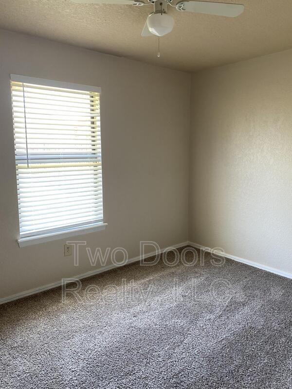 Building Photo - 1121 SW 100th Terrace