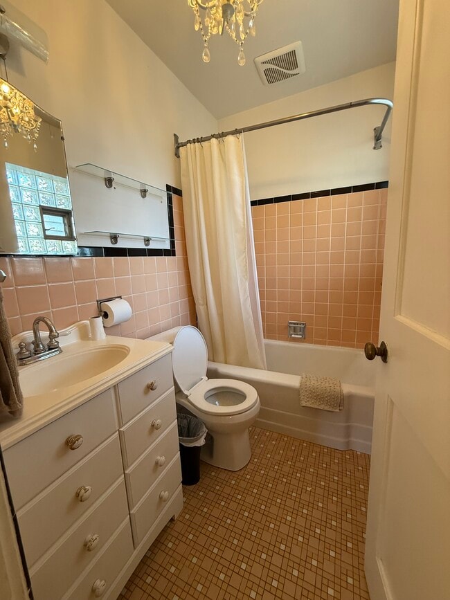 Building Photo - 5 Skyline Dr