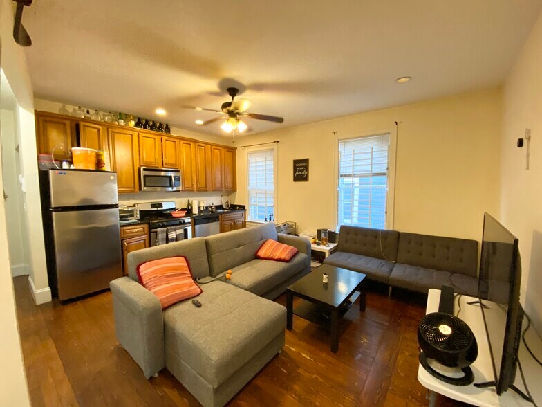 Building Photo - 178 Hillside St