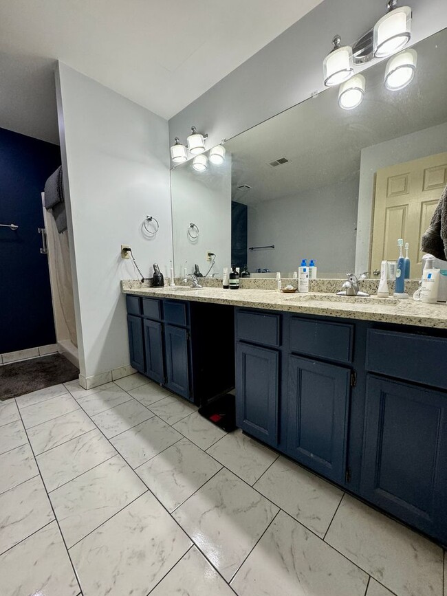Building Photo - 4 Bedrooms with Finished Basement and Bonu...