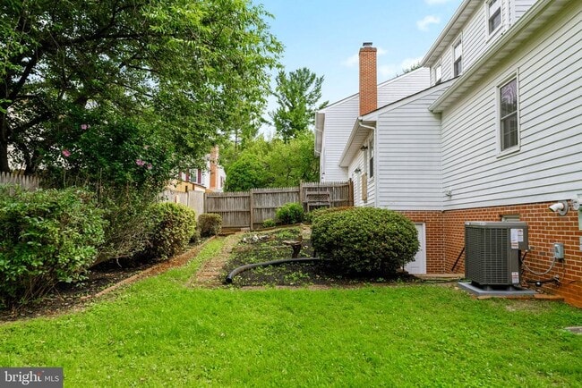 Building Photo - 561 Tiffany Ct