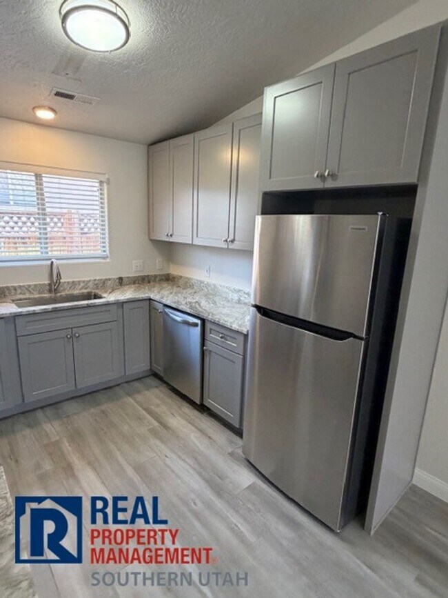 Building Photo - Remolded 3 Bedroom near Costco