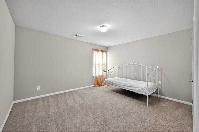 Building Photo - 15512 Interlachen Dr