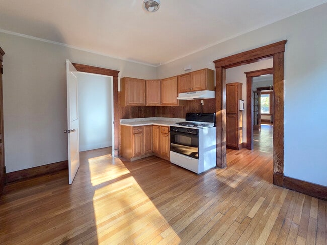 Building Photo - 302 Lexington Ave