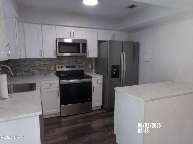 Building Photo - 420 Venetian Way