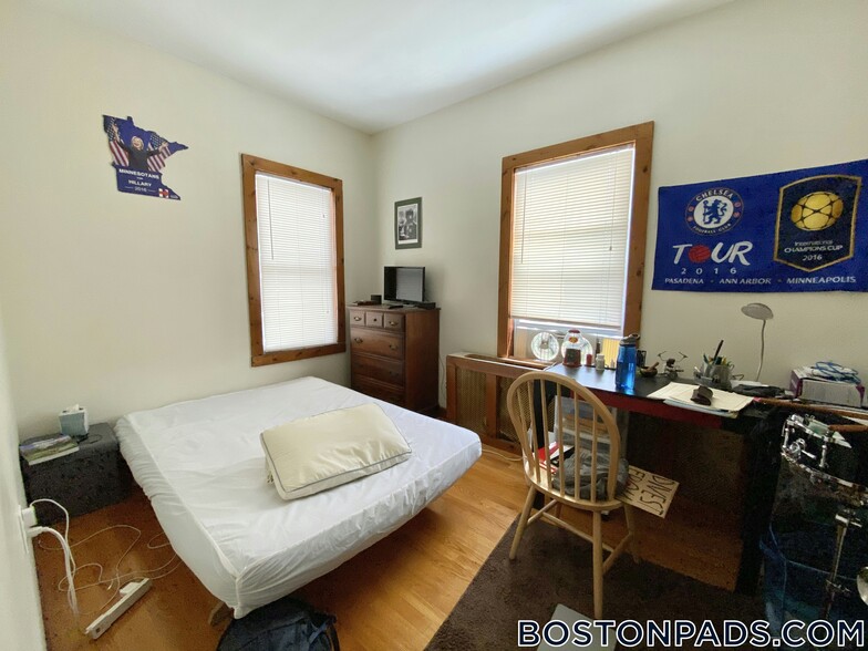 Building Photo - 8 Webley St