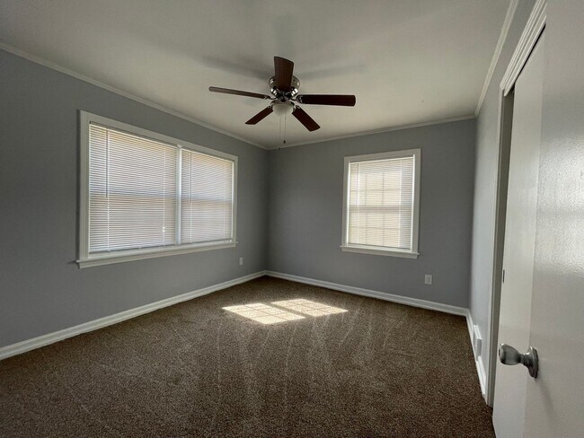 Building Photo - {7516} Prairie Village Ranch | Fenced Backyard | 1 car garage