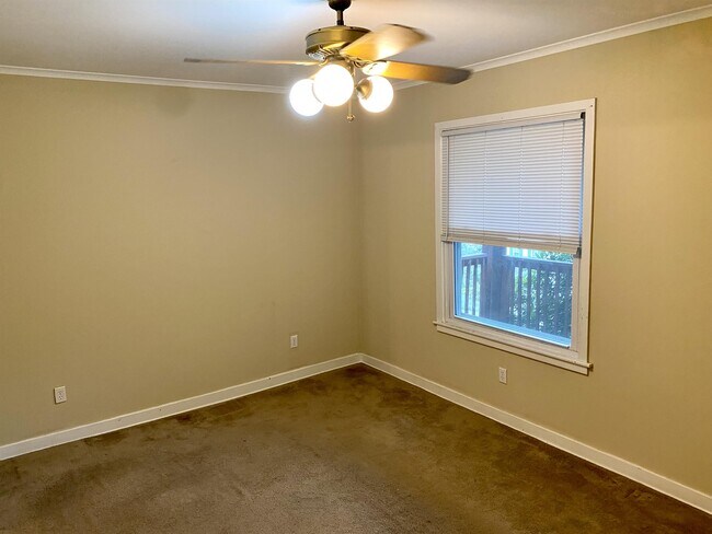 Building Photo - 611 Crown Ave