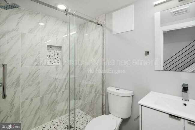 Building Photo - 1904 E York St