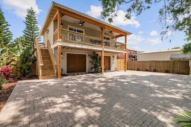 Building Photo - 28 W Castillo Dr