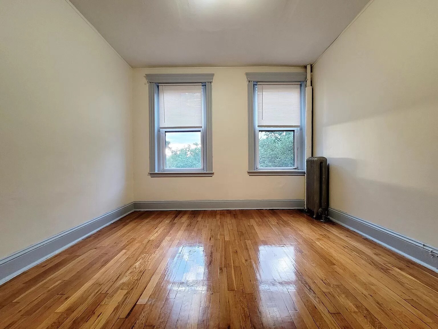 Building Photo - 376 Riverway