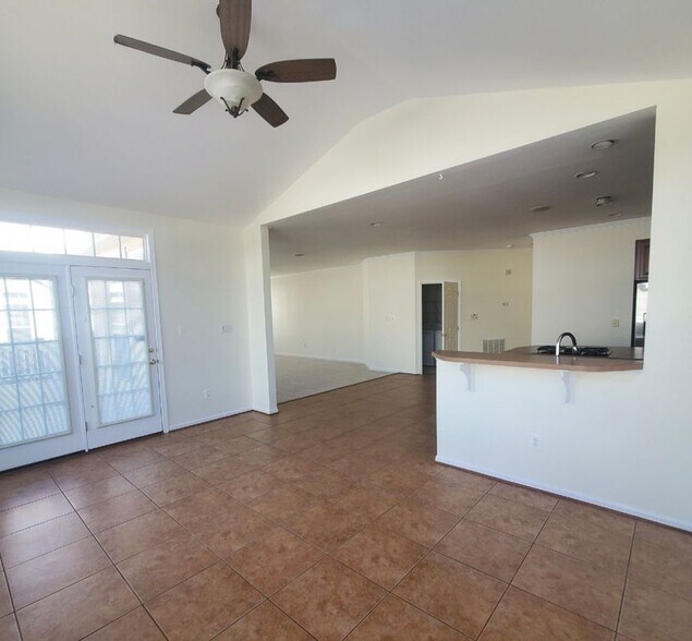 Building Photo - 3123 Sedgewick Dr