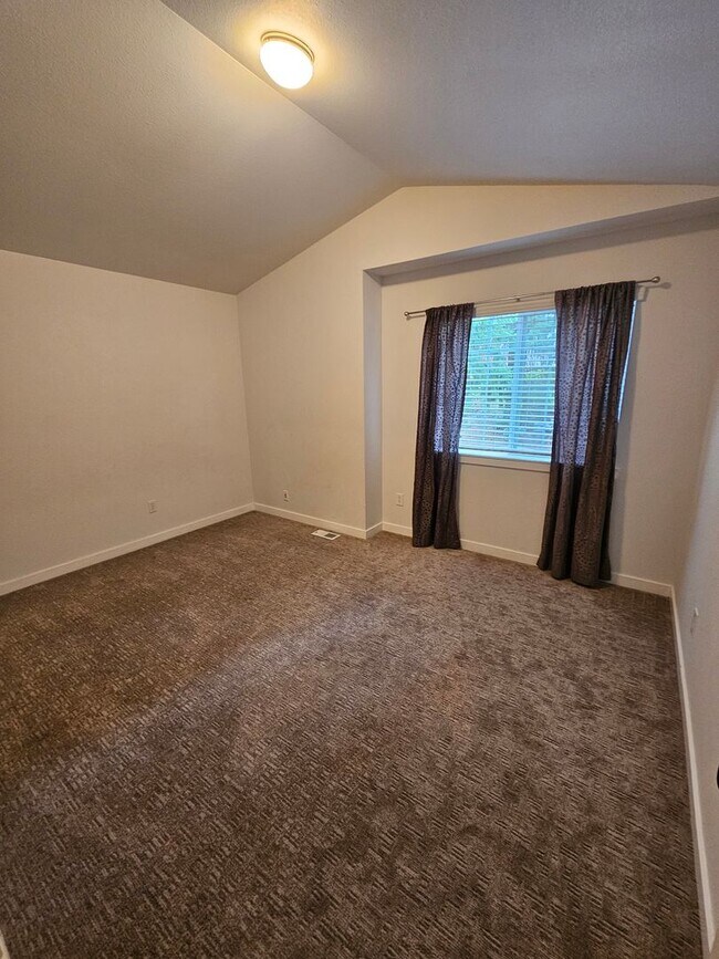 Building Photo - A Private Sanctuary with Perfect Proximity