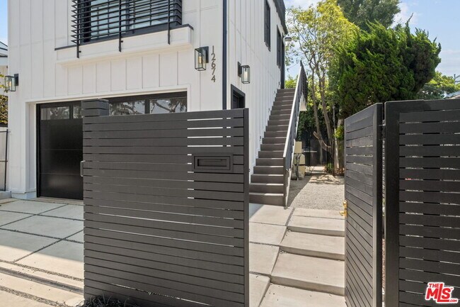 Building Photo - 12672 Stanwood Dr