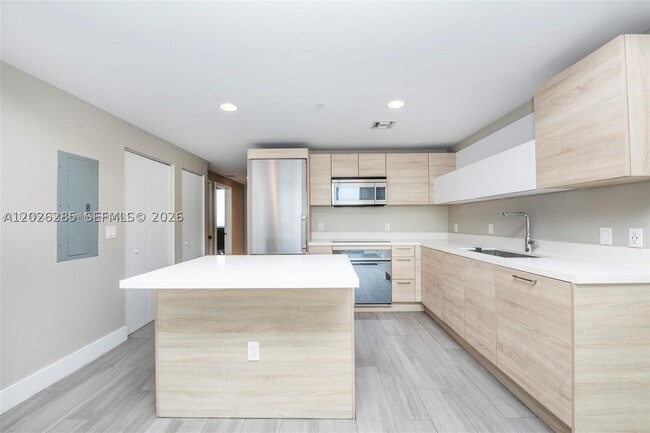 Building Photo - 16385 Biscayne Blvd